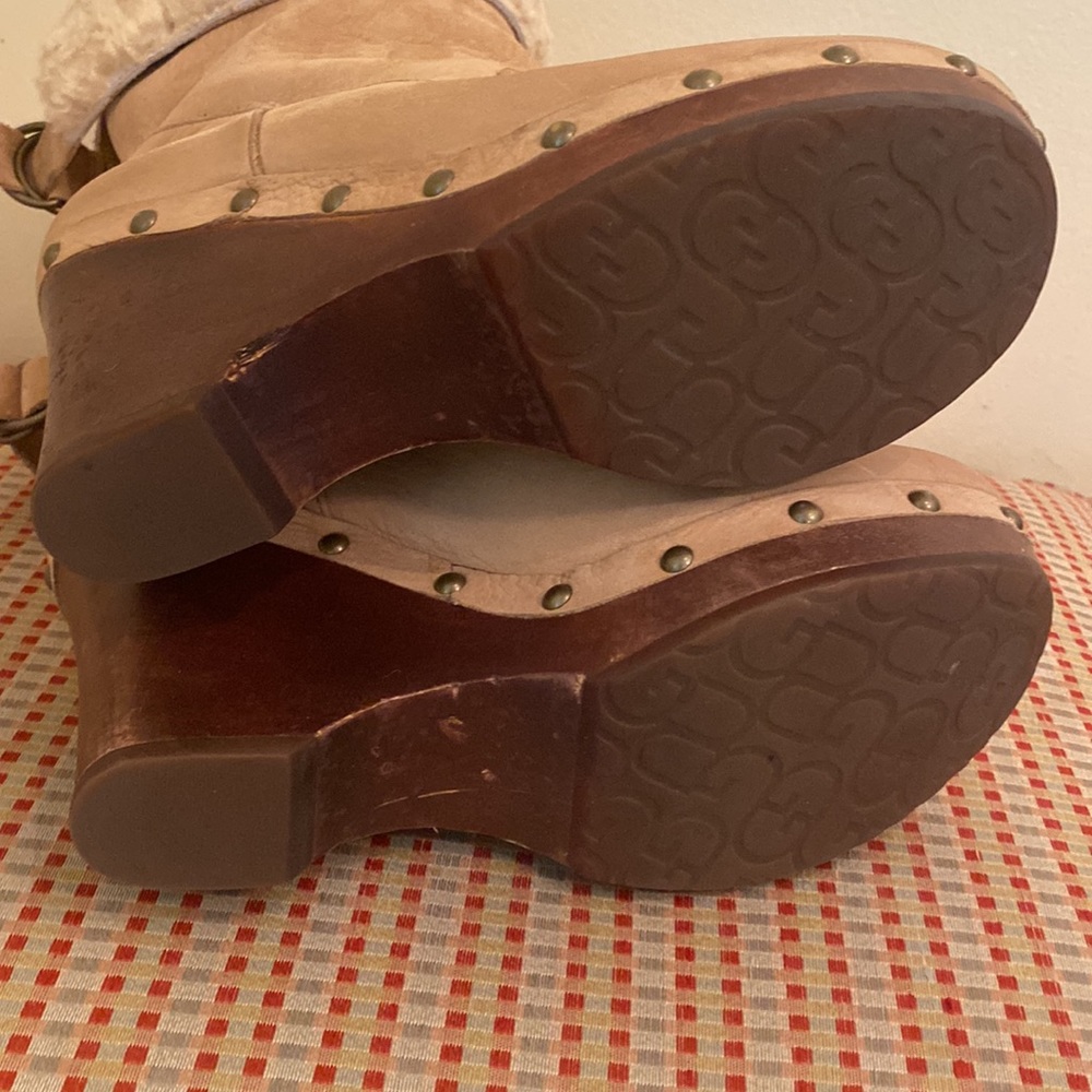 UGG  Tan Suede Heeled Booties With Sherpa Lining Women’s Size 6 - Picture 8 of 11